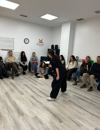 Alumna en clase de teatro de A Escena Escuela de Musica y Danza